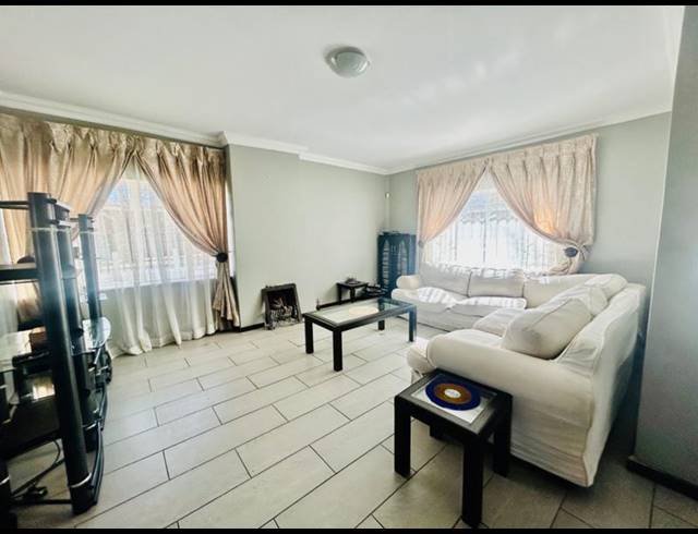 3 BEDROOM HOUSE FOR SALE IN VANDERBIJLPARK SW 1